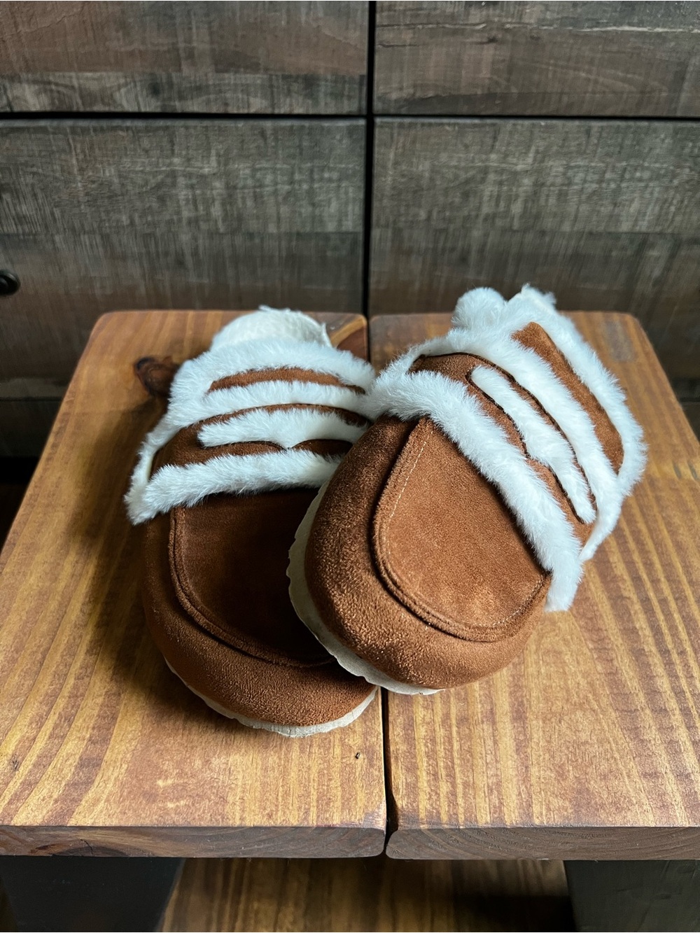 Women’s Cozy Brown Faux-Fur Lined Slippers